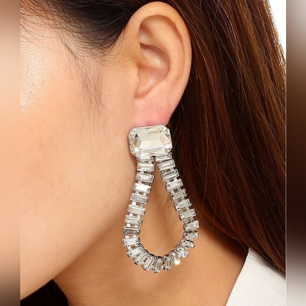 NWT Amrita Singh Clear Crystal Hollow Teardrop Silver Earrings